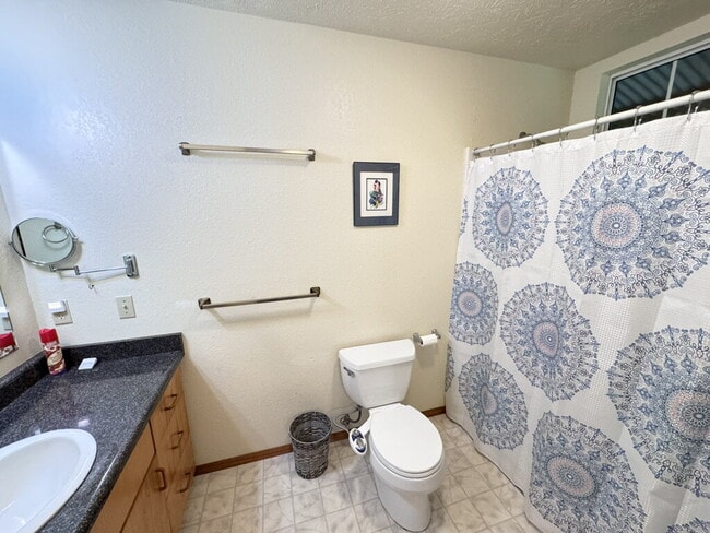 Photo - Available Now!  2bd/2.5ba Fully Furnished ...