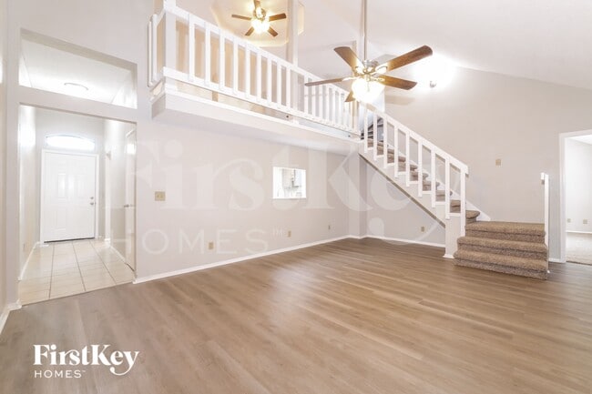 Photo - 1008 Sennybridge Dr