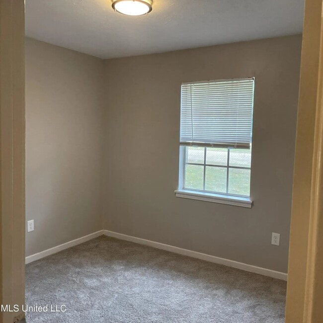 Photo - 195 Hayes Dr