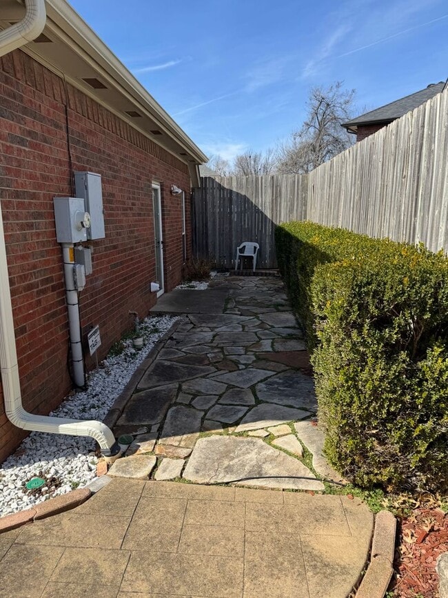 3813 Tudor Cir