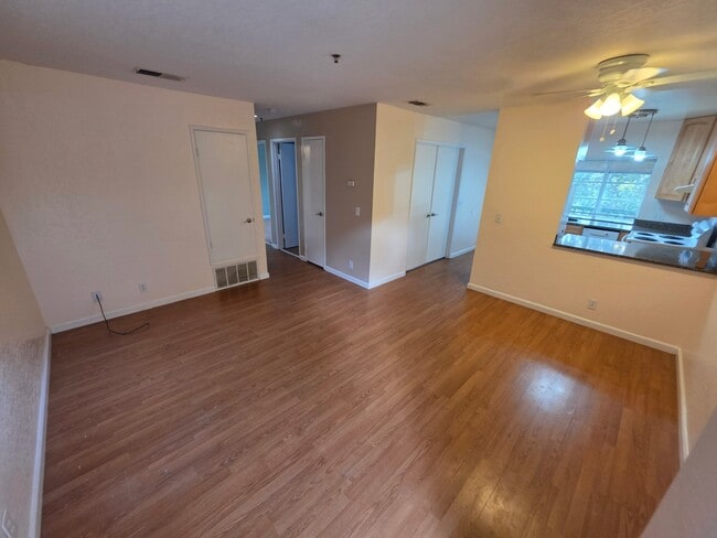 Photo - 1973 Bonifacio St