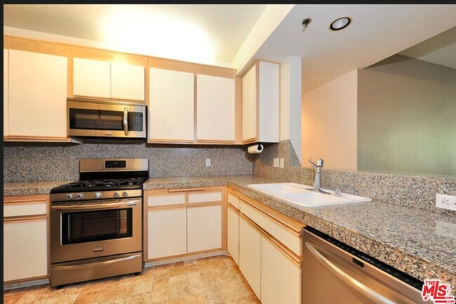 Photo - 2222 Beachwood Dr Unit 302