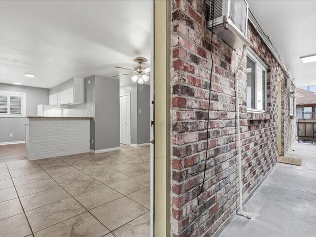 Building Photo - 1840 Richmond Ave. Unit 15