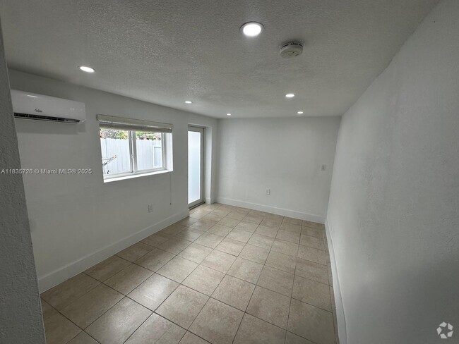 Building Photo - 4540 NW 5th St Unit 4540 Rental