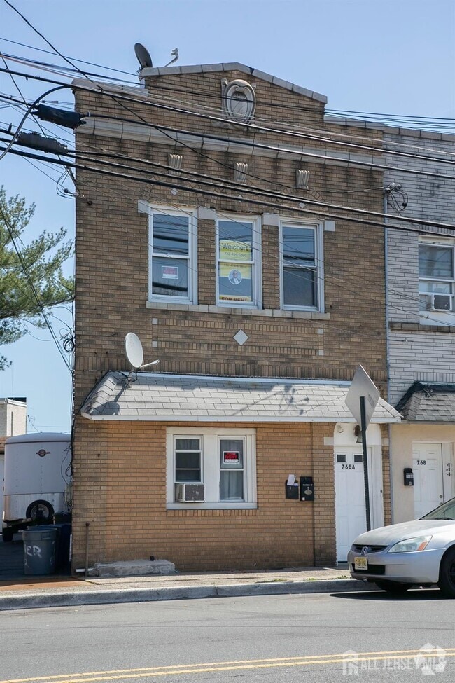 Building Photo - 768 State St Rental