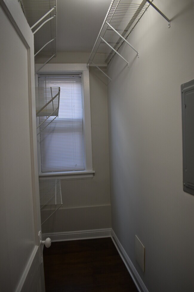 Photo - 1606 W Nelson St Unit 2