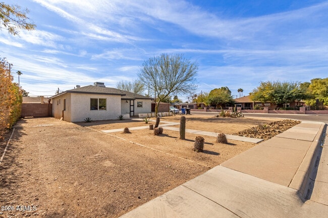 1743 W Verde Ln