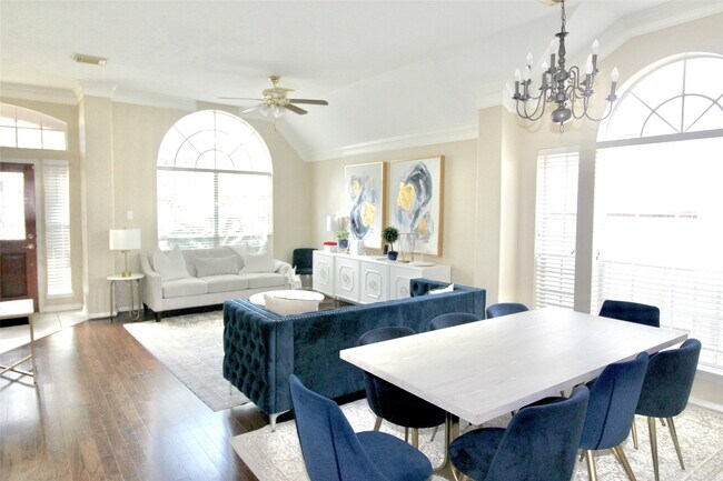 Photo - 1107 Woodley Bend