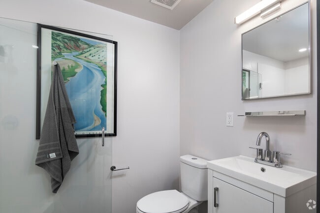 Studio, 1BA - 355SF