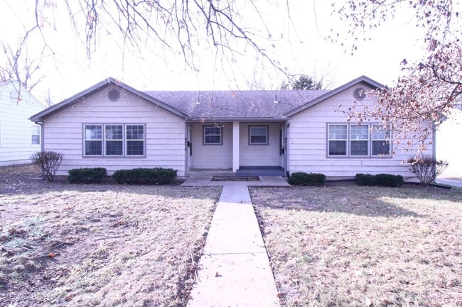 Building Photo - January FREE On This 1 Bedroom 1 Bath Duplex in Navy Hill Area in Olathe