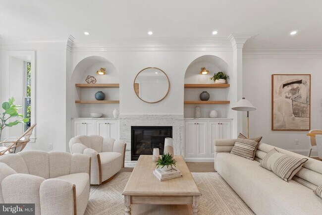 Photo - 2460 Ontario Rd NW