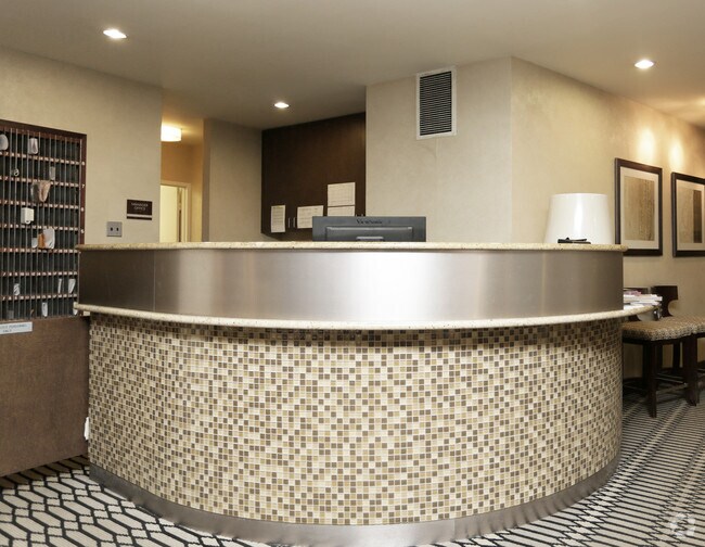 24 Hour Concierge - The 925 Apartments