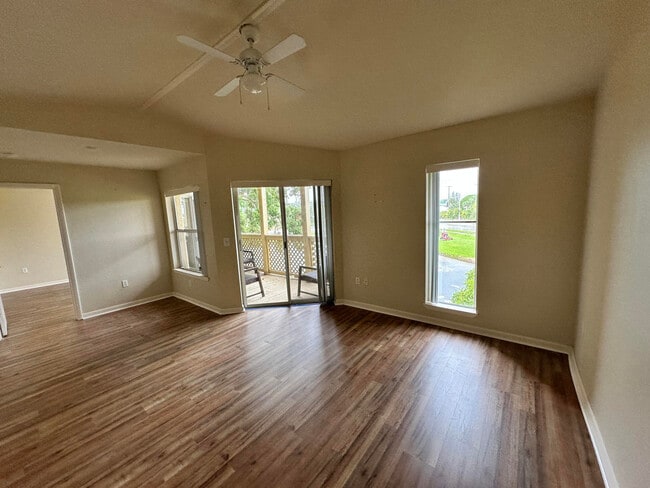 Photo - 4863 Via Palm Lakes Unit 811