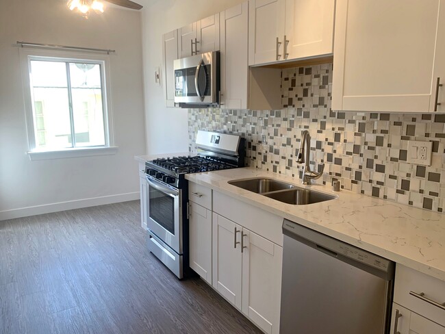 Building Photo - 1625 Mariposa Ave Rental