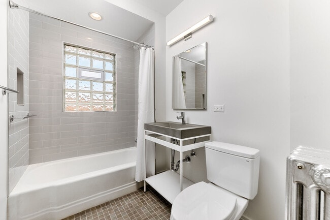 Building Photo - 1003 Beloit Ave Unit B