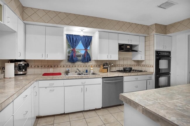 Photo - 1725 Strawn Rd