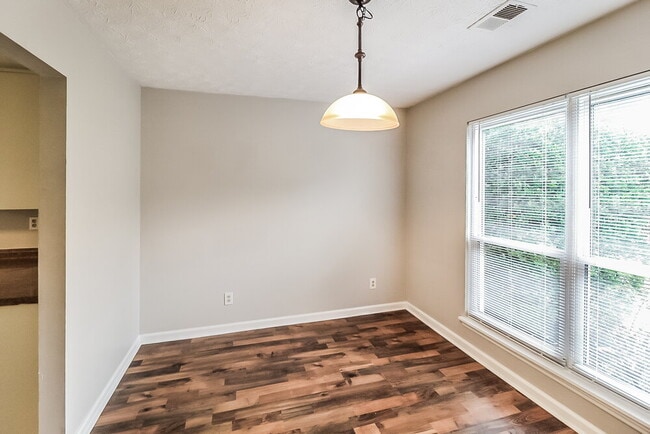 Photo - 2468 Mistletoe Ln SW