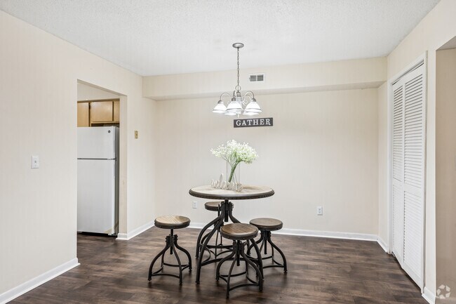 2BR, 2BA - 1,100SF - Dining Room