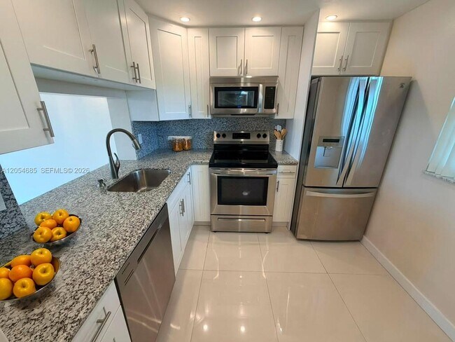 Photo - 9440 Poinciana Pl Unit 406