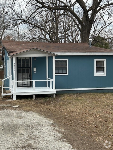 Building Photo - 2019 N Weller Ave Rental