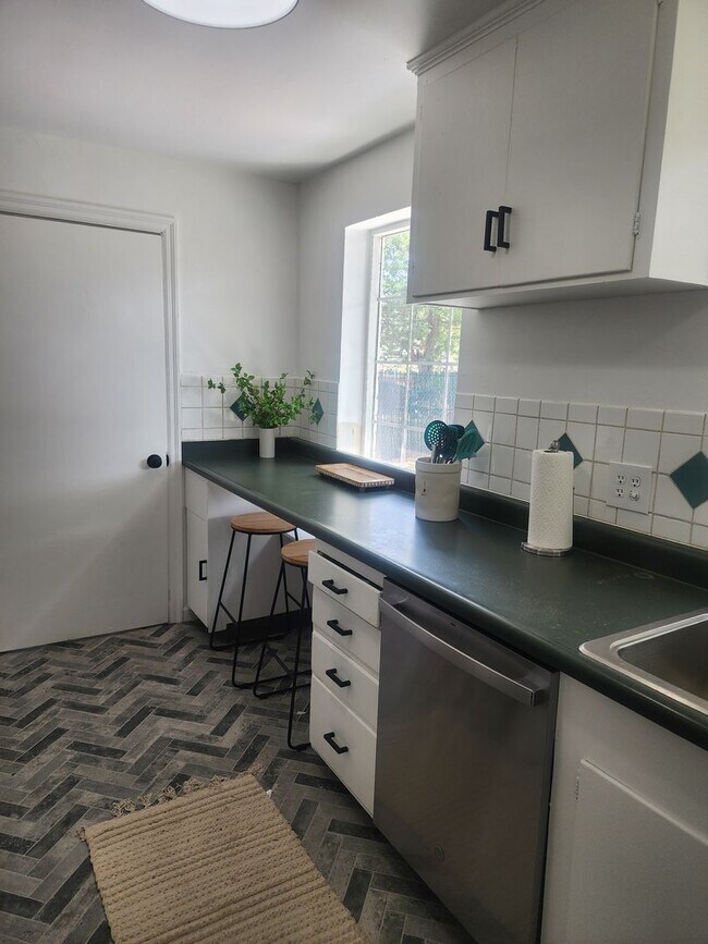 Photo - 2 Bedroom home with large fenced yard