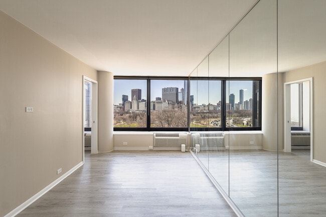 Photo - 155 N Harbor Dr Unidad 614