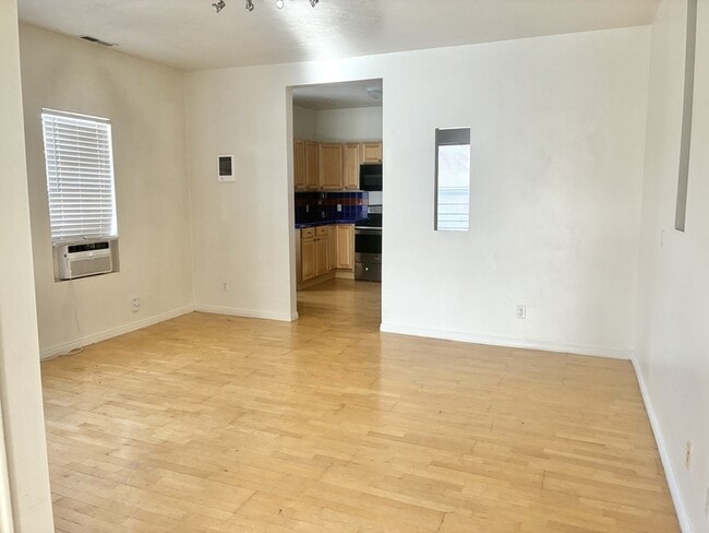 Building Photo - 517 E 500 S Rental