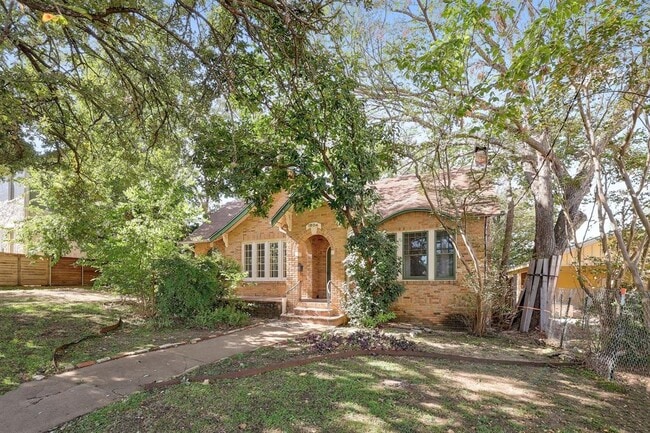 Photo - 1804 Kenwood Ave