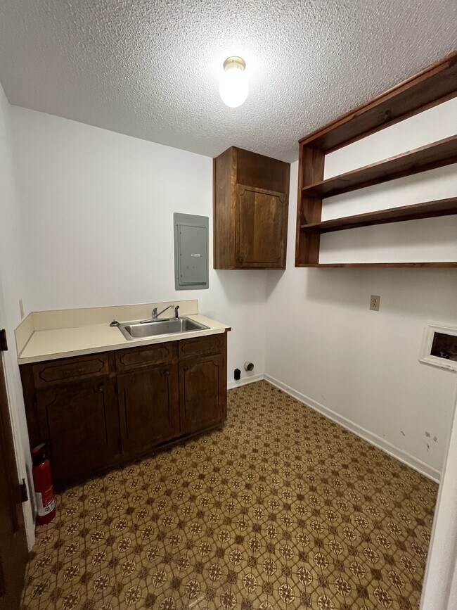 Photo - 5625 Potter Rd