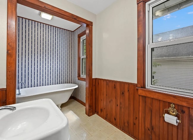 Photo - 2508 Windsor Ave