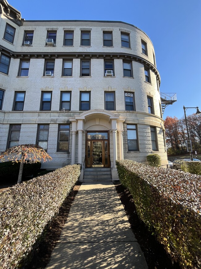 Building Photo - 1880 Commonwealth Ave Unit #1