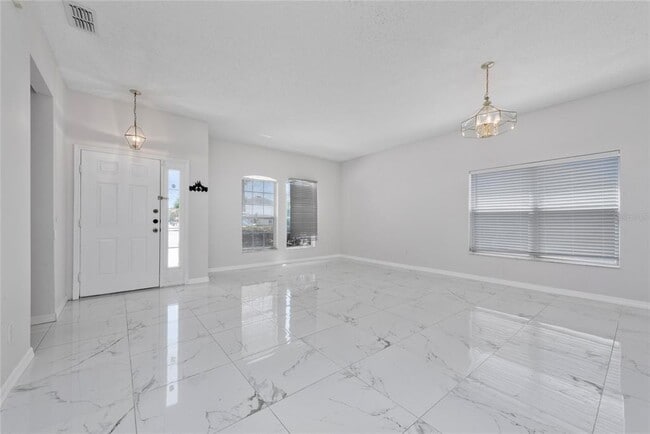 Photo - 746 Lockbreeze Dr