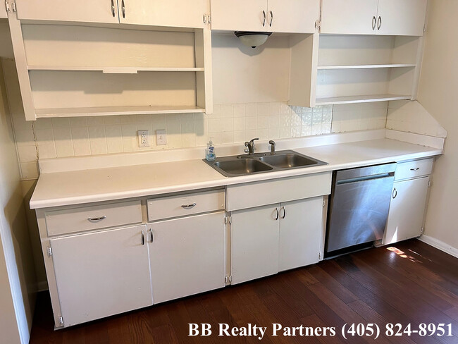 Photo - 4620 E 4th St