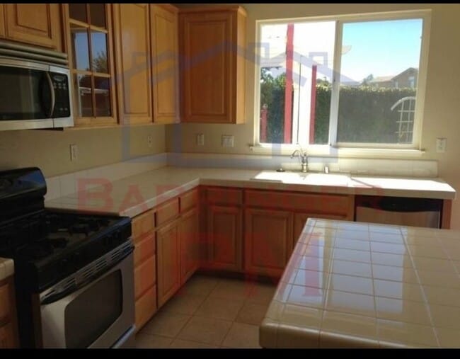 Photo - Close to freeway and shopping