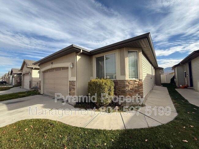 Photo - 732 Skipton Dr W