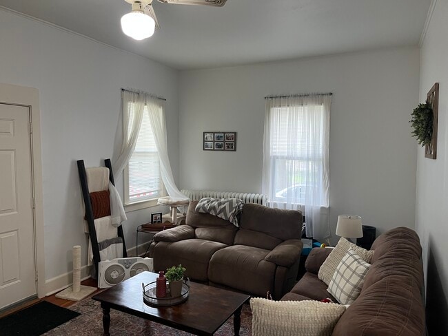 Building Photo - 107 Center St Unit 1 Rental