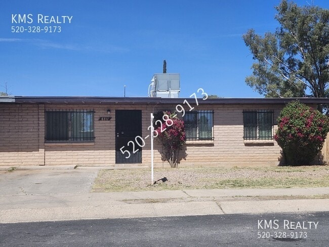 Building Photo - 6711 E Hawk Dr