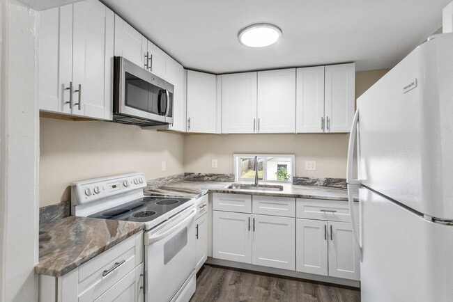 Photo - REDUCED Rent $2250.... 3 bed/2 bath Split Level, NEW downstairs addition, lots of extras *READY**...