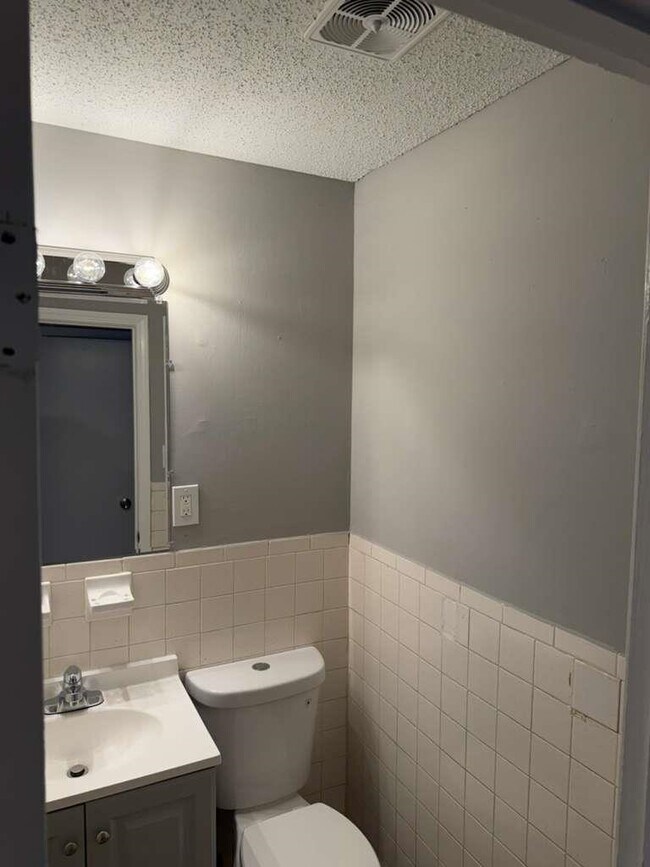 Photo - 1010 University St