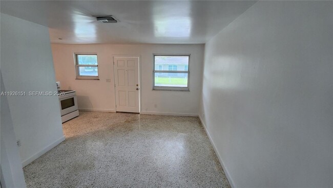 Photo - 4555 SW 32nd Ave Unit 1