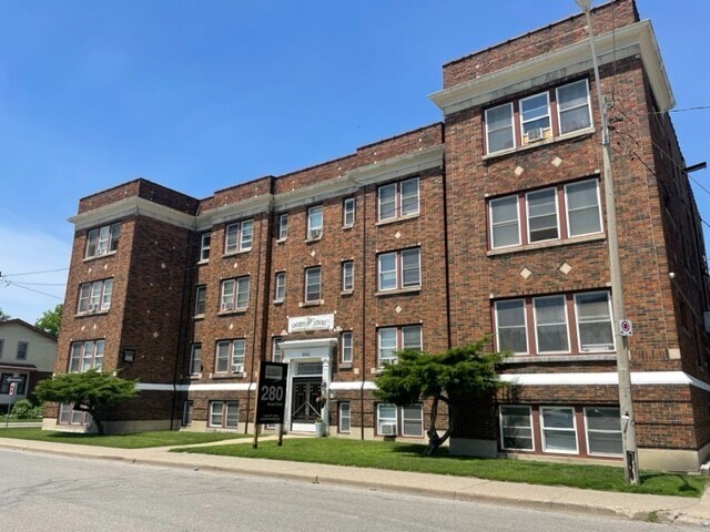 Building Photo - Garden Court Apartments