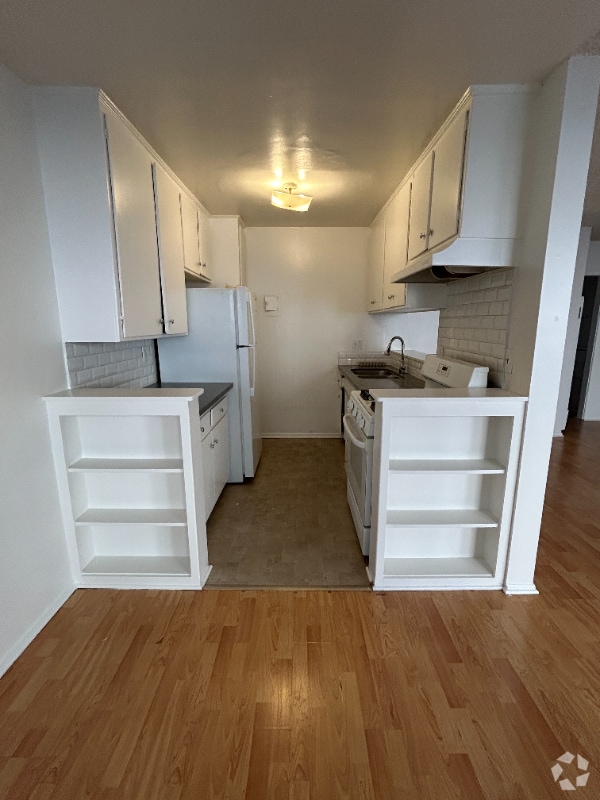Building Photo - 1538 N Detroit St Rental