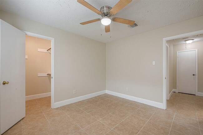 Building Photo - 15934 Beechnut St