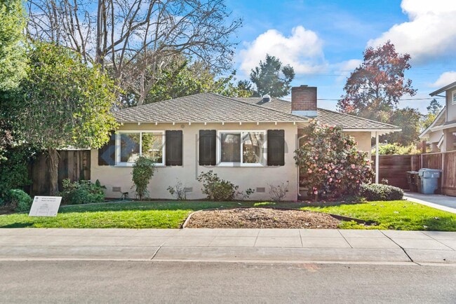 Photo - 319 Iris Way