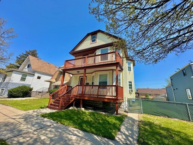 Building Photo - 3807 N Narragansett Ave