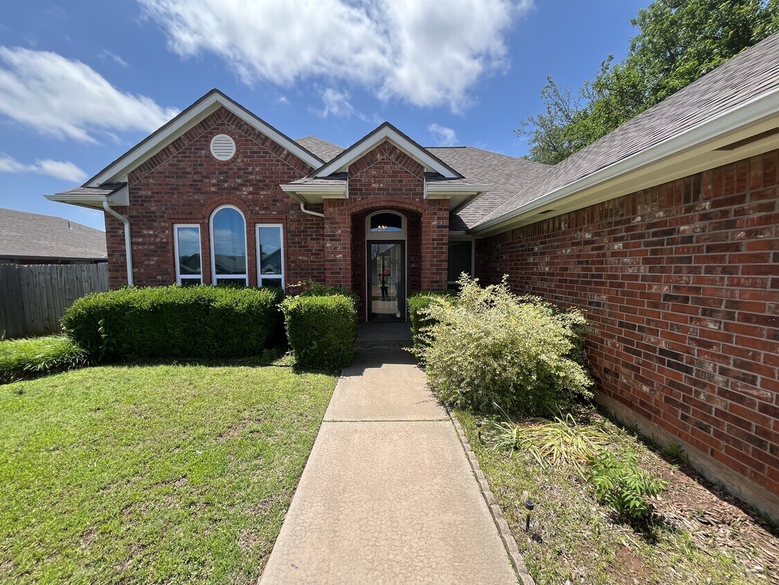 Photo - 826 Woodward Ave (Moore, OK)