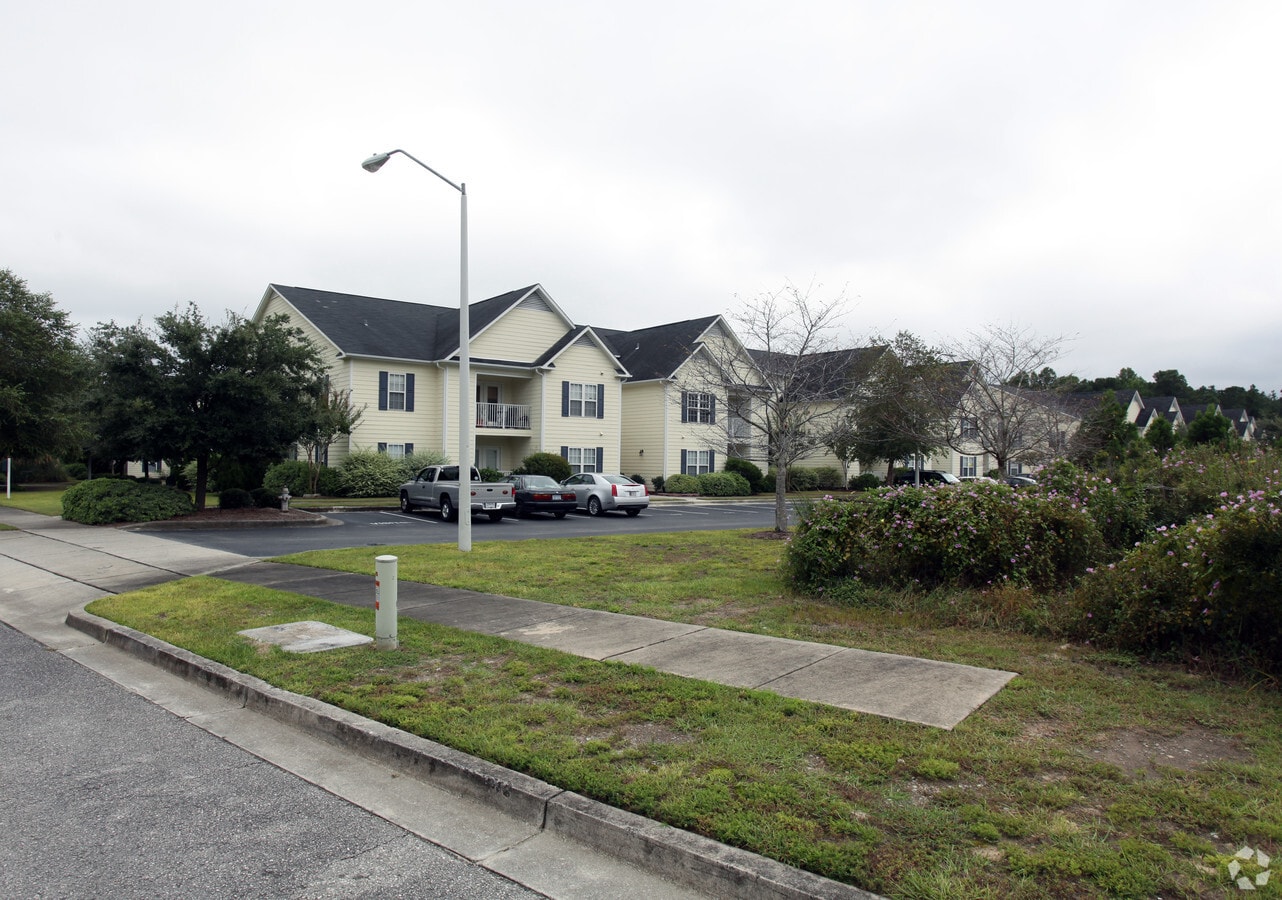 Hunter's Crossing Condominiums - Hunter's Crossing Condominiums