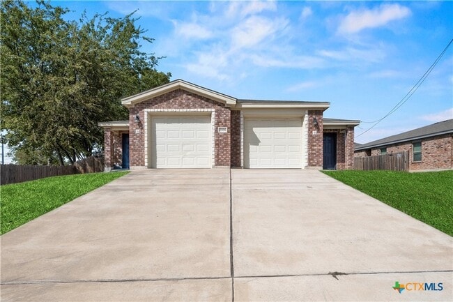 2204 Indian Trail
