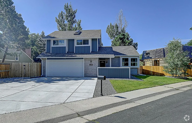 Building Photo - Spacious 4 bedroom 3 bath home, Great Back...