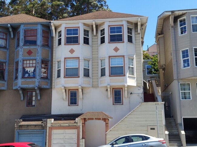 Building Photo - 3565 Mission St Unit C